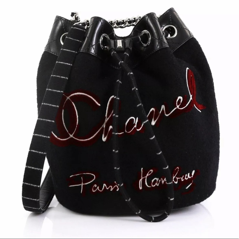 😎Chanel Bucket😎Sold!